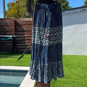 Chic Navy and White Maxi Skirt with Patterned Design